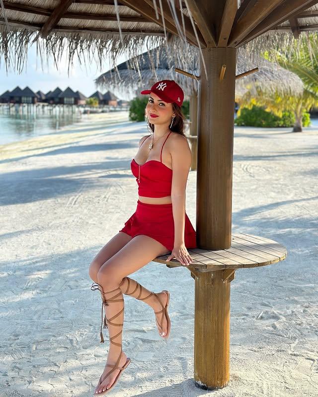 zaara-yesmin-dazzles-in-red-setting-new-standards-in-glamour-and-style